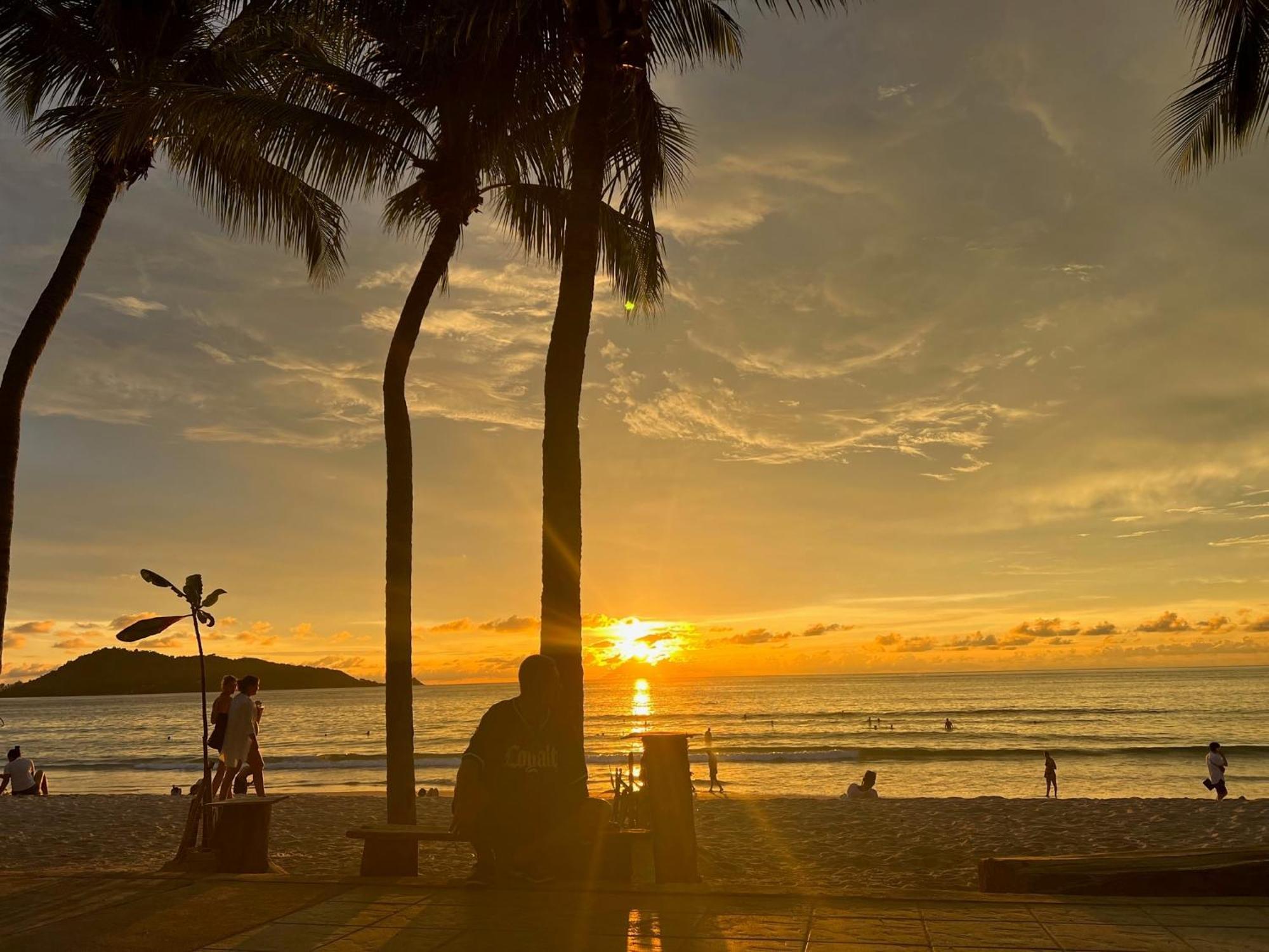 Apartment Condos: Beachside Retreat With Smart Amenities