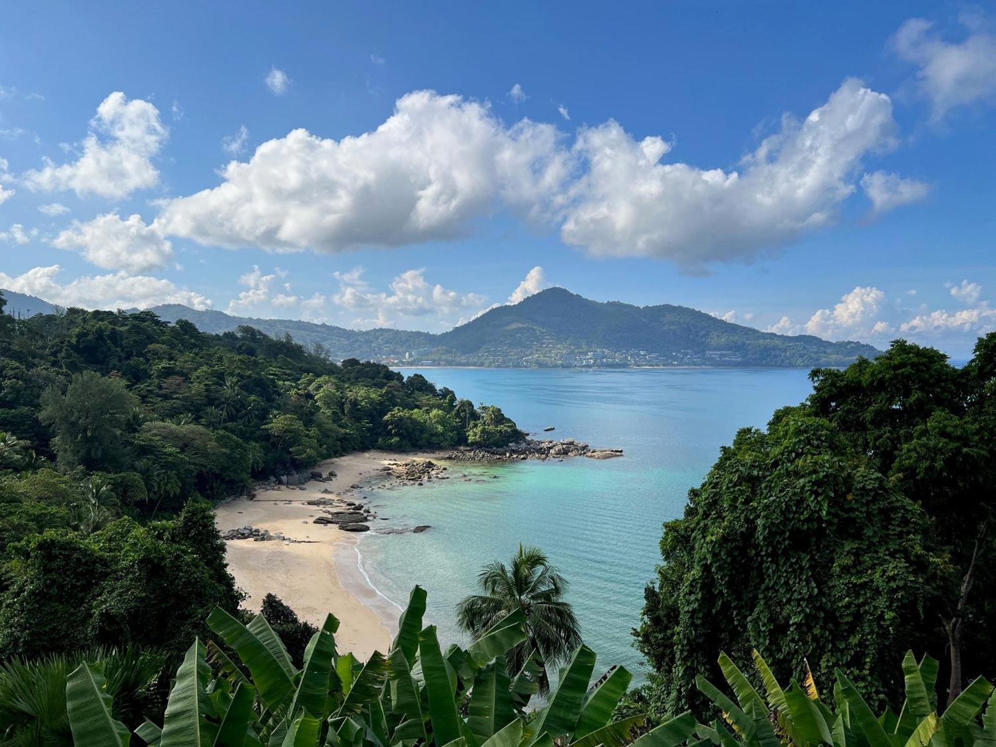 Apartment Condos: Beachside Retreat With Smart Amenities Patong