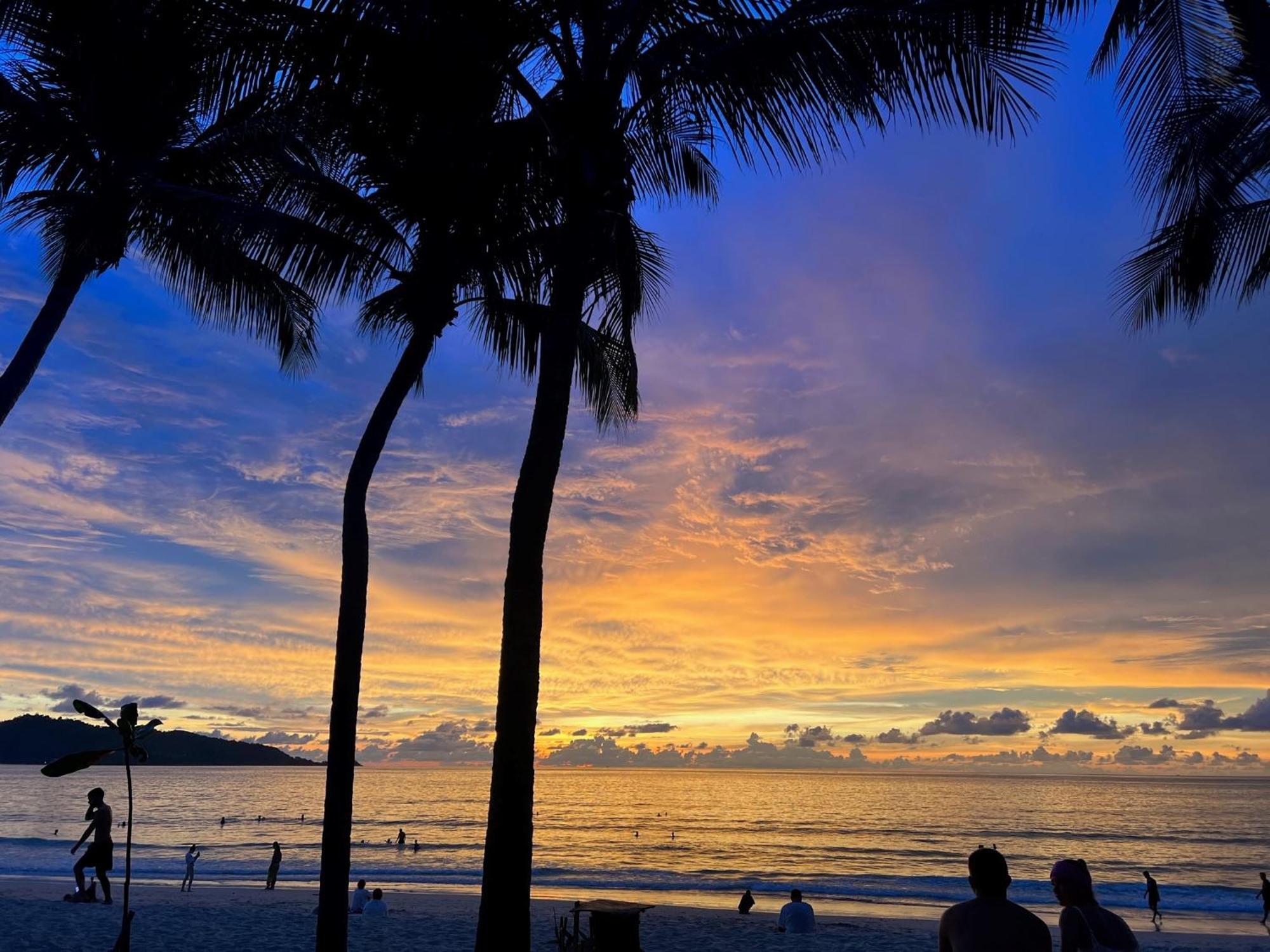 Condos: Beachside Retreat With Smart Amenities * Patong
